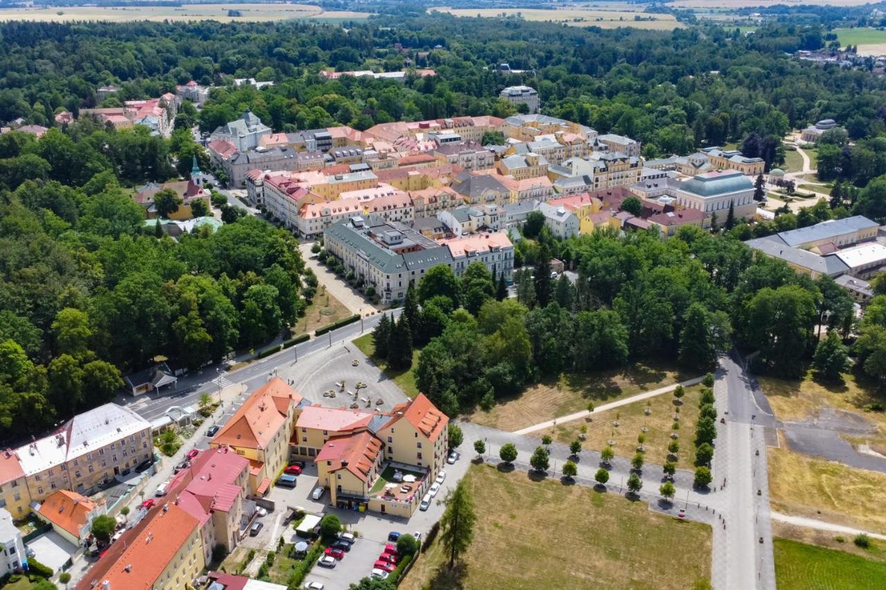 Spa Hotel Centrum Františkovy Lázně Esterno foto